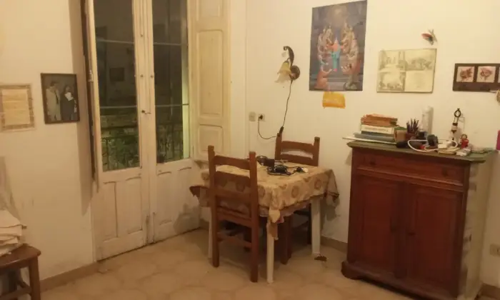 Rexer-Ficarra-Romantica-casetta-in-un-borgo-medievale-siciliano-Salone