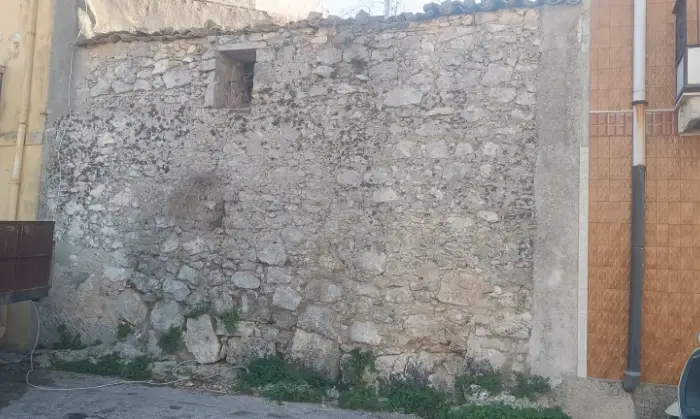 Rexer-Siracusa-Casa-indipendente-da-ristrutturare-prezzo-poco-trattabile-Garage