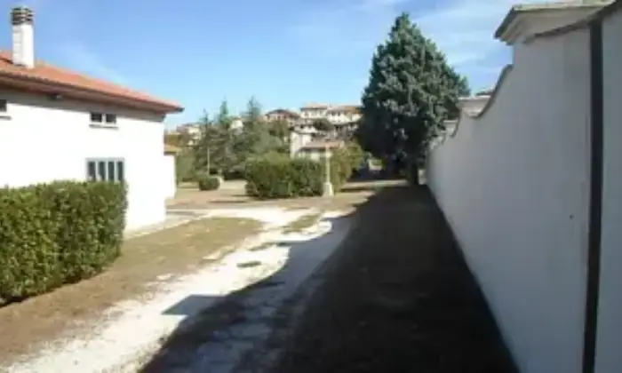 Rexer-Nocera-Umbra-Villa-in-vendita-con-mq-terreno-edificabile-in-Vocabolo-Colle-Nocera-Umbra-Giardino