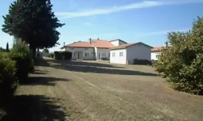 Rexer-Nocera-Umbra-Villa-in-vendita-con-mq-terreno-edificabile-in-Vocabolo-Colle-Nocera-Umbra-Giardino