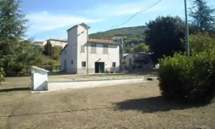 Rexer-Nocera-Umbra-Villa-in-vendita-con-mq-terreno-edificabile-in-Vocabolo-Colle-Nocera-Umbra-Giardino