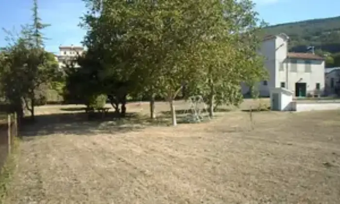 Rexer-Nocera-Umbra-Villa-in-vendita-con-mq-terreno-edificabile-in-Vocabolo-Colle-Nocera-Umbra-Giardino