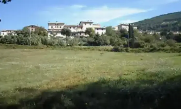 Rexer-Nocera-Umbra-Villa-in-vendita-con-mq-terreno-edificabile-in-Vocabolo-Colle-Nocera-Umbra-Giardino