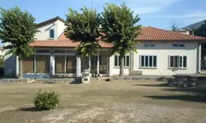 Rexer-Nocera-Umbra-Villa-in-vendita-con-mq-terreno-edificabile-in-Vocabolo-Colle-Nocera-Umbra-Giardino