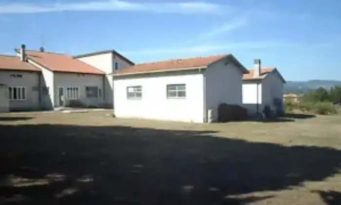 Rexer-Nocera-Umbra-Villa-in-vendita-con-mq-terreno-edificabile-in-Vocabolo-Colle-Nocera-Umbra-Giardino