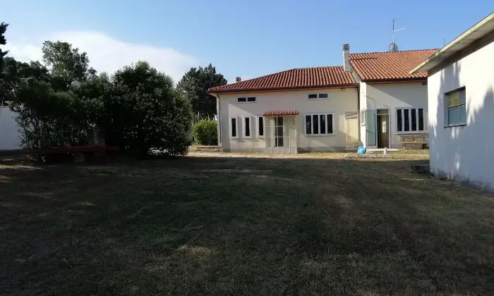 Rexer-Nocera-Umbra-Villa-in-vendita-con-mq-terreno-edificabile-in-Vocabolo-Colle-Nocera-Umbra-Giardino