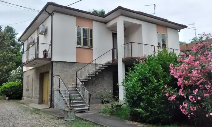 Rexer-Riva-del-Po-Villetta-singola-con-ampio-giardino-pt-scantinato-pp-abitazione-Terrazzo