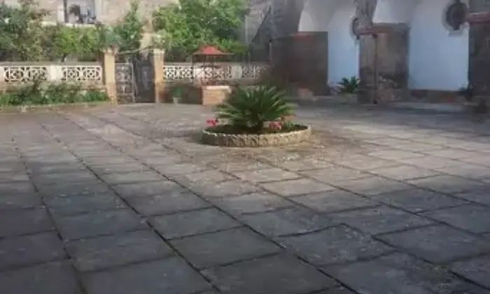 Rexer-Camigliano-Prestigiosa-Struttura-CAMIGLIANO-CE-Garage