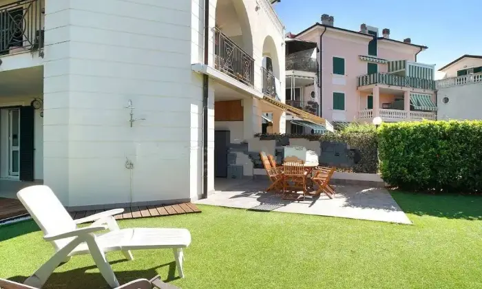 Rexer-Taggia-Trilocale-via-San-Martino-Centro-Taggia-Giardino