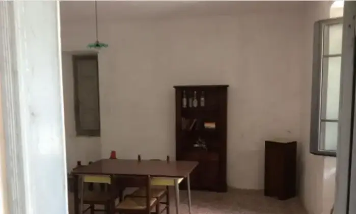 Rexer-Fosdinovo-Casa-di-paese-in-vendita-in-via-del-Corso-Marciaso-SALONE