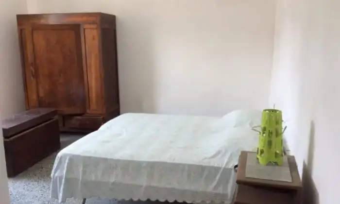 Rexer-Fosdinovo-Casa-di-paese-in-vendita-in-via-del-Corso-Marciaso-CAMERA-DA-LETTO