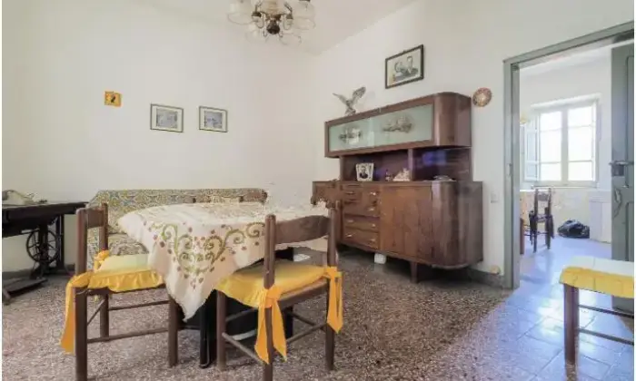 Rexer-Fosdinovo-Casa-di-paese-in-vendita-in-via-del-Corso-Marciaso-SALONE