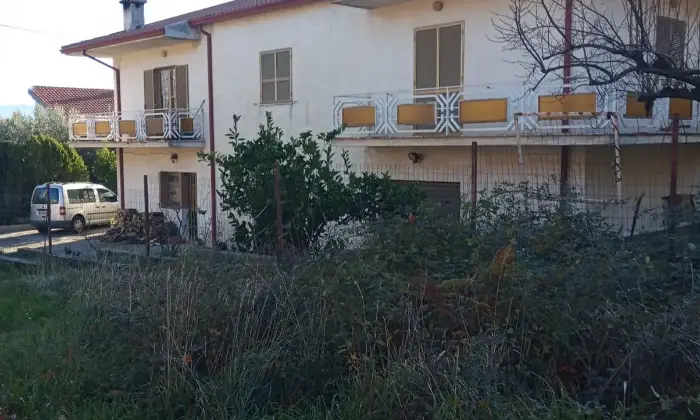 Rexer-Cosenza-Vendesi-villa-a-Cosenza-Giardino