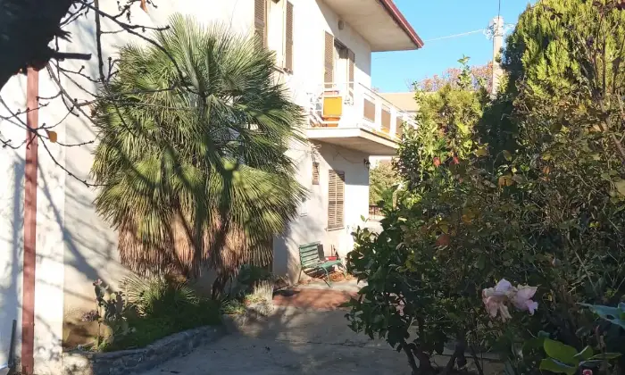 Rexer-Cosenza-Vendesi-villa-a-Cosenza-Terrazzo