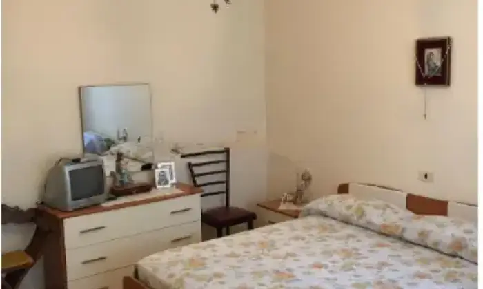 Rexer-Bagnoli-Irpino-Appartamento-su-due-piani-in-vendita-in-via-Gargano-CameraDaLetto