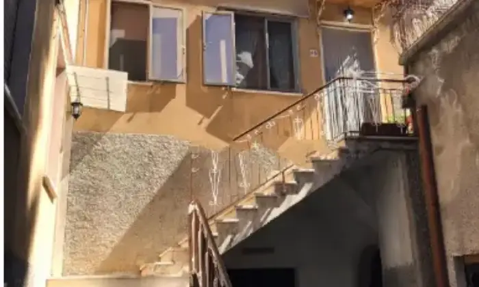 Rexer-Bagnoli-Irpino-Appartamento-su-due-piani-in-vendita-in-via-Gargano-Garage