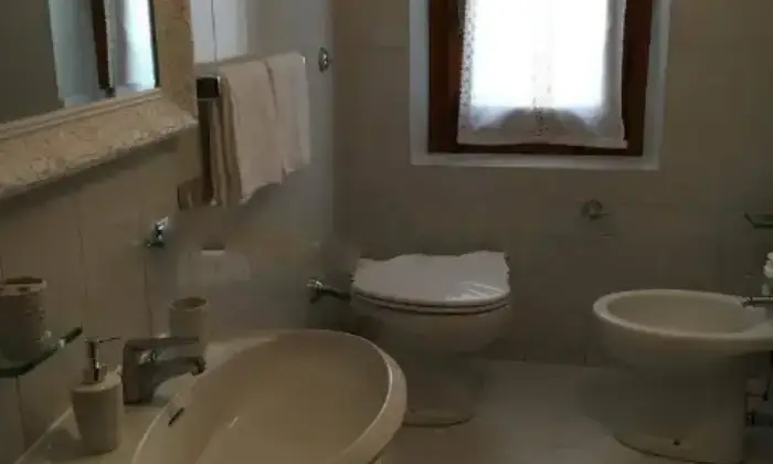 Rexer-Barberino-Val-dElsa-Quadrilocale-ottimo-stato-piano-terra-Bagno