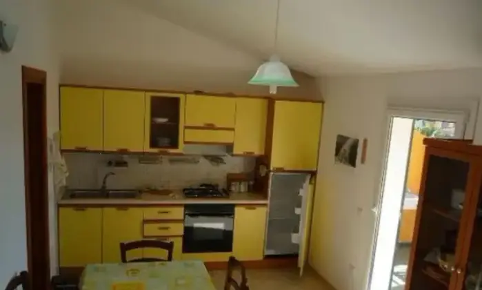 Rexer-Valledoria-Trilocale-in-vendita-in-via-Firenze-a-Valledoria-Cucina