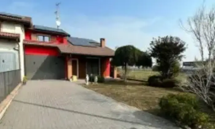 Rexer-San-Cipriano-Po-Villa-in-vendita-in-via-Madre-Teresa-di-Calcutta-Giardino