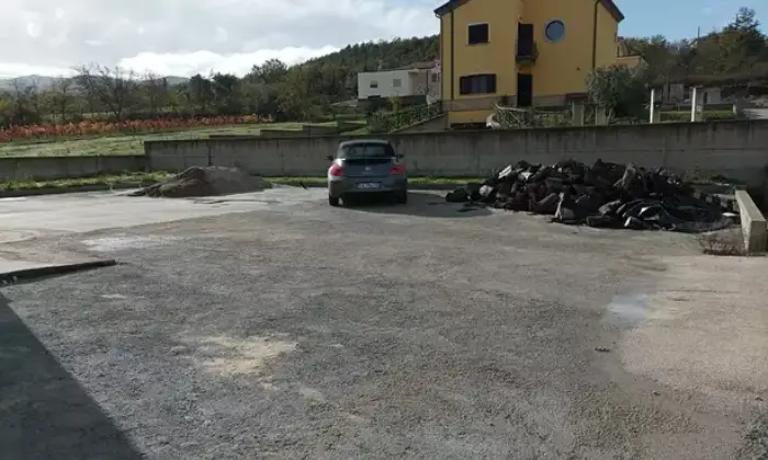 Rexer-Avigliano-Villetta-nuova-DA-COMPLETARE-a-CASTEL-LAGOPESOLE-Terrazzo