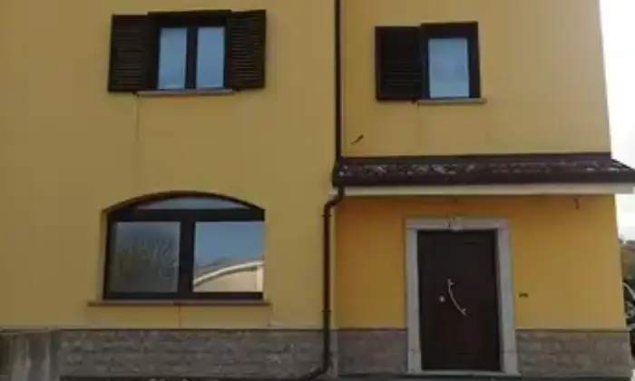 Rexer-Avigliano-Villetta-nuova-DA-COMPLETARE-a-CASTEL-LAGOPESOLE-Garage