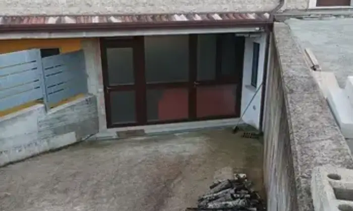 Rexer-Avigliano-Villetta-nuova-DA-COMPLETARE-a-CASTEL-LAGOPESOLE-Garage