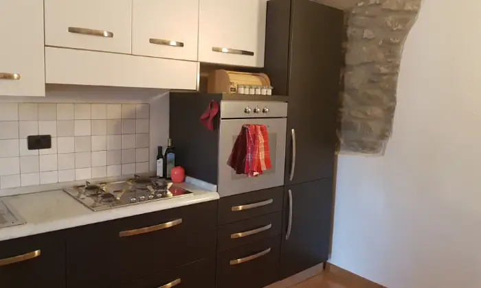 Rexer-Rufina-Trilocale-in-stile-Toscano-luminoso-e-silenzioso-a-Rufina-Cucina
