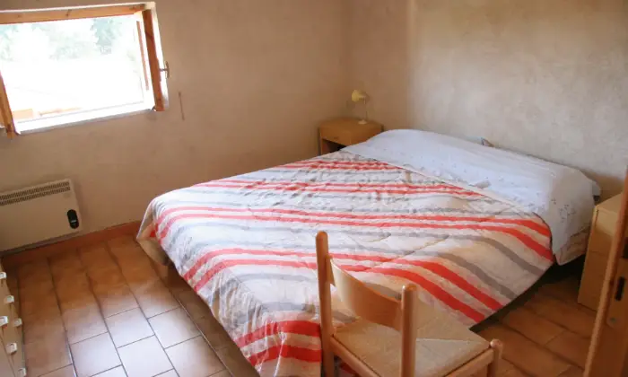 Rexer-Spezzano-della-Sila-Vendesi-camigliatello-silano-casa-indipendente-arredata-CameraDaLetto