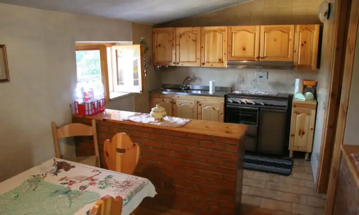 Rexer-Spezzano-della-Sila-Vendesi-camigliatello-silano-casa-indipendente-arredata-Cucina