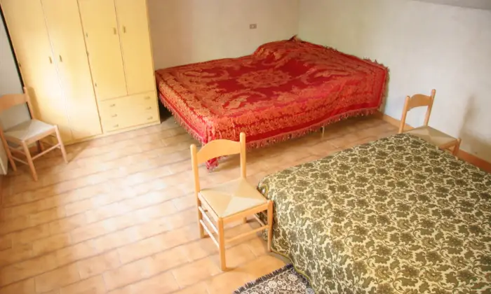 Rexer-Spezzano-della-Sila-Vendesi-camigliatello-silano-casa-indipendente-arredata-CameraDaLetto