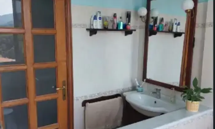Rexer-Aulla-Casa-Indipendente-in-Vendita-in-Via-Colletto-ad-Aulla-Bagno