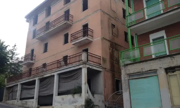 Rexer-Chianciano-Terme-VENDESI-LOCALE-COMMERCIALE-Giardino