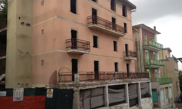 Rexer-Chianciano-Terme-VENDESI-LOCALE-COMMERCIALE-Terrazzo