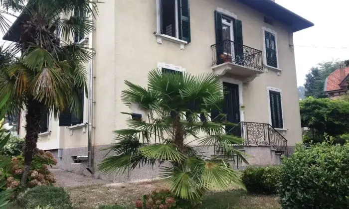 Rexer-Gemonio-Villa-in-vendita-in-via-Lunga-Giardino