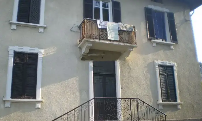 Rexer-Gemonio-Villa-in-vendita-in-via-Lunga-Garage