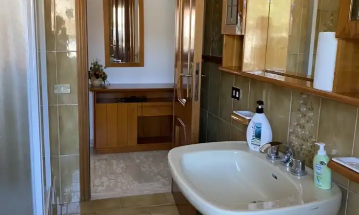 Rexer-San-Buono-Luminosa-e-ampia-casa-di-paese-Bagno