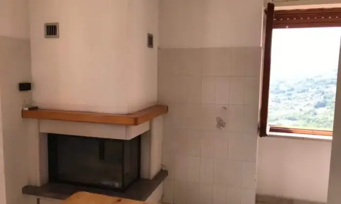 Rexer-San-Buono-Luminosa-e-ampia-casa-di-paese-Cucina