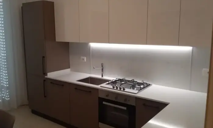 Rexer-Alba-Luminoso-trilocale-arredato-in-Corso-Langhe-al-piano-Cucina