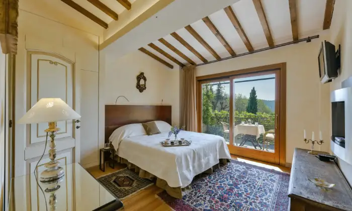 Rexer-Firenze-Villa-con-piscina-Firenze-colline-CameraDaLetto