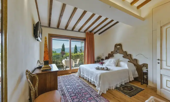 Rexer-Firenze-Villa-con-piscina-Firenze-colline-CameraDaLetto