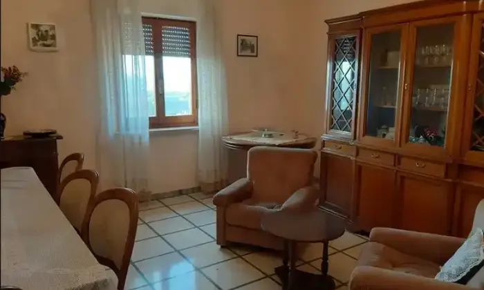Rexer-Magliano-Sabina-Appartamento-in-vendita-in-via-Corinti-Fiore-a-Magliano-Sabina-Salone