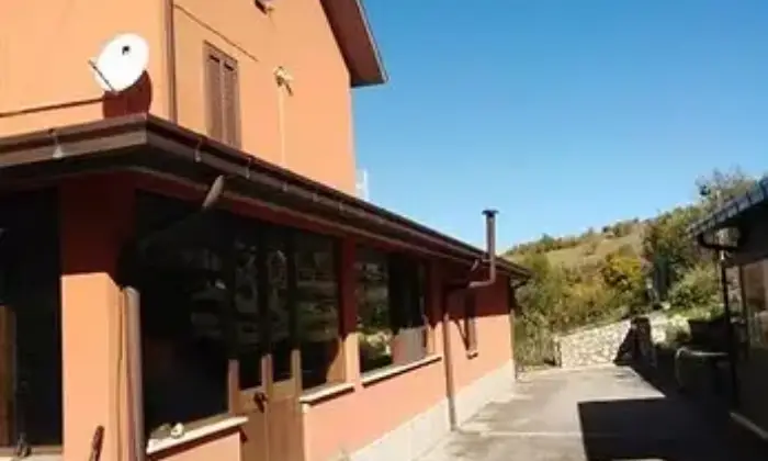 Rexer-Ortona-dei-Marsi-Vendesi-Villa-Ottime-condizioni-ORTONA-DEI-MARSI-Giardino