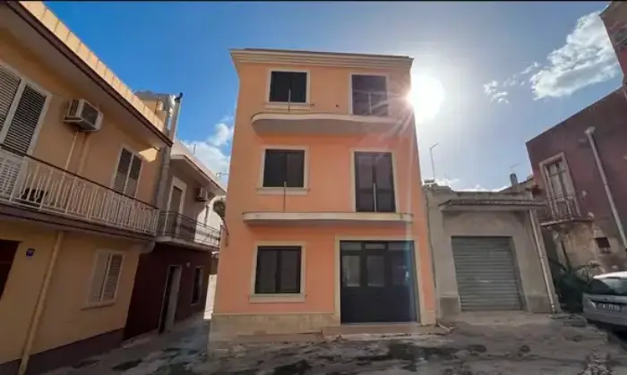 Rexer-Pachino-Casa-indipendente-in-vendita-in-via-Palestro-a-Pachino-Garage