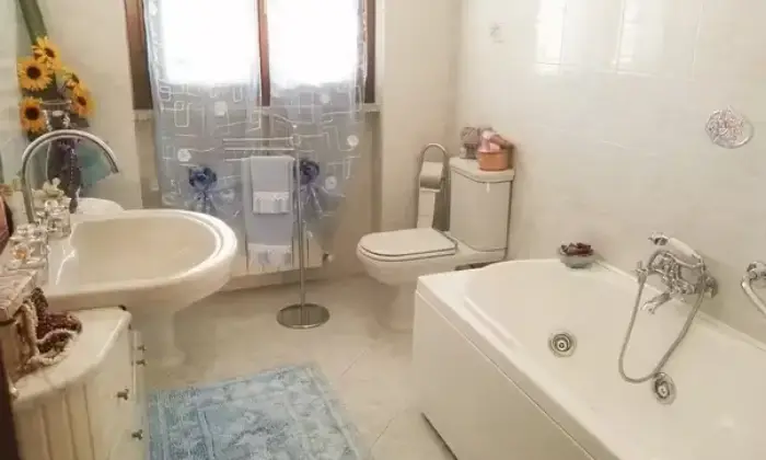 Rexer-Villafranca-in-Lunigiana-Villa-in-vendita-a-VILLAFRANCA-IN-LUNIGIANA-MS-Bagno