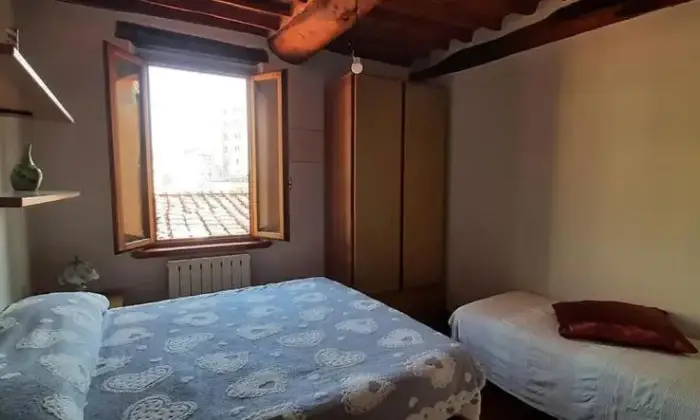 Rexer-Lucca-Vendesi-appartamento-in-via-Corte-Paoli-a-Lucca-LU-CameraDaLetto