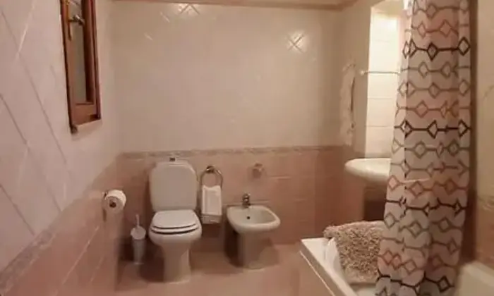 Rexer-Lucca-Vendesi-appartamento-in-via-Corte-Paoli-a-Lucca-LU-Bagno