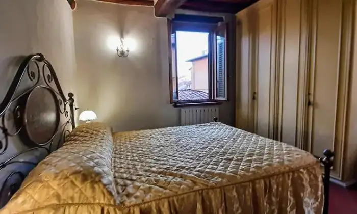Rexer-Lucca-Vendesi-appartamento-in-via-Corte-Paoli-a-Lucca-LU-CameraDaLetto