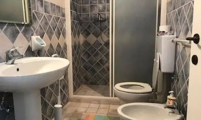 Rexer-Ostra-Vetere-Appartamento-su-due-piani-in-via-Fiorenza-ad-Ostra-Vetere-Bagno