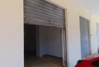 Rexer-Monte-SantAngelo-Affittasi-box-per-due-auto-o-furgone-a-Monte-SantAngelo-Garage