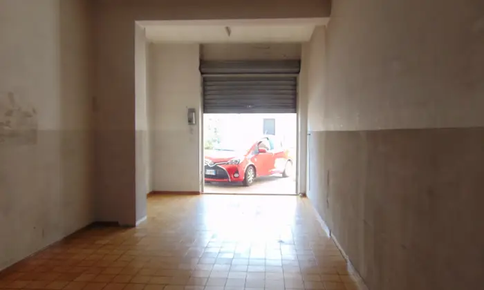 Rexer-Monte-SantAngelo-Affittasi-box-per-due-auto-o-furgone-a-Monte-SantAngelo-Altro
